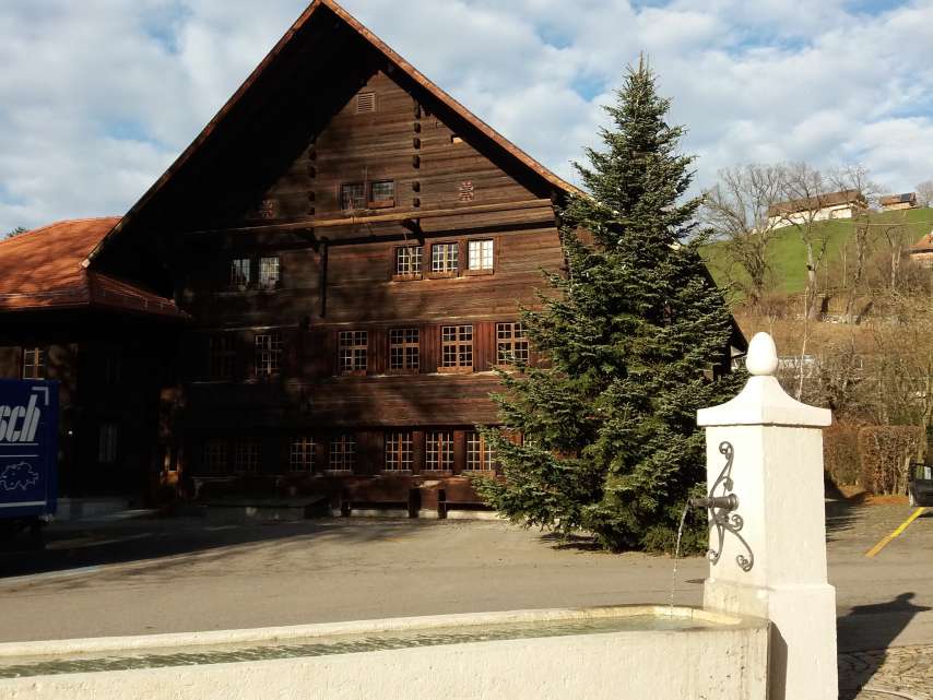 Wanderung zu Holzbauten